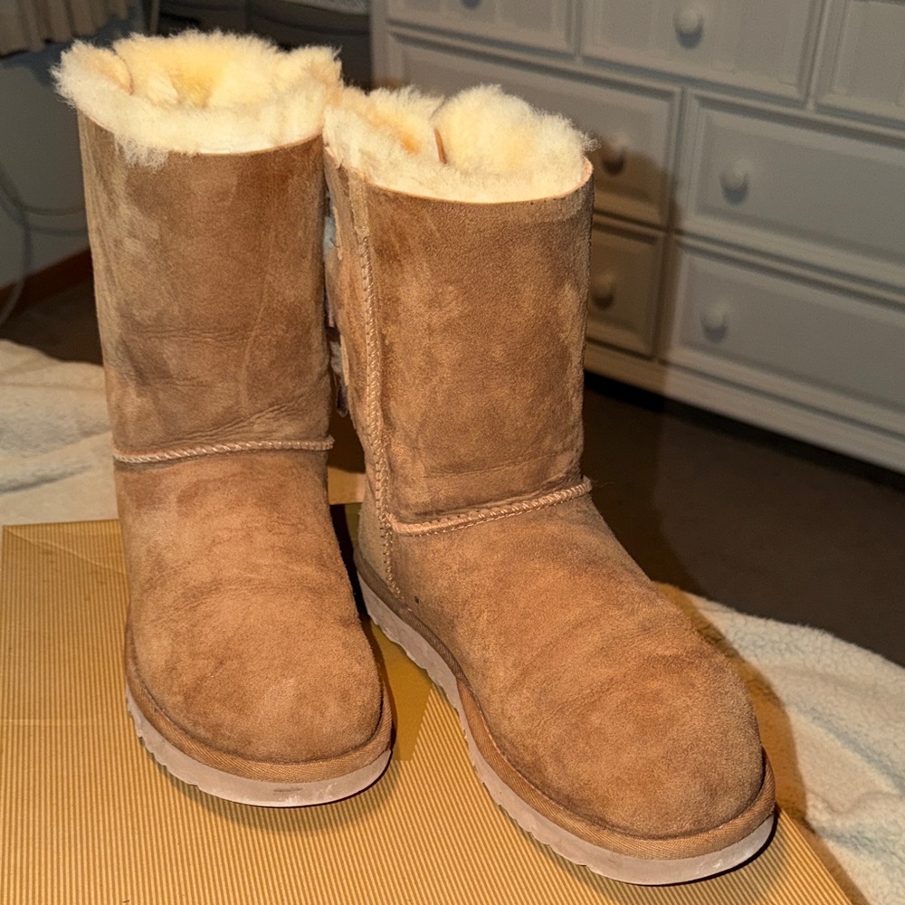 Bailey Bow UGGs - Picture 3 of 5